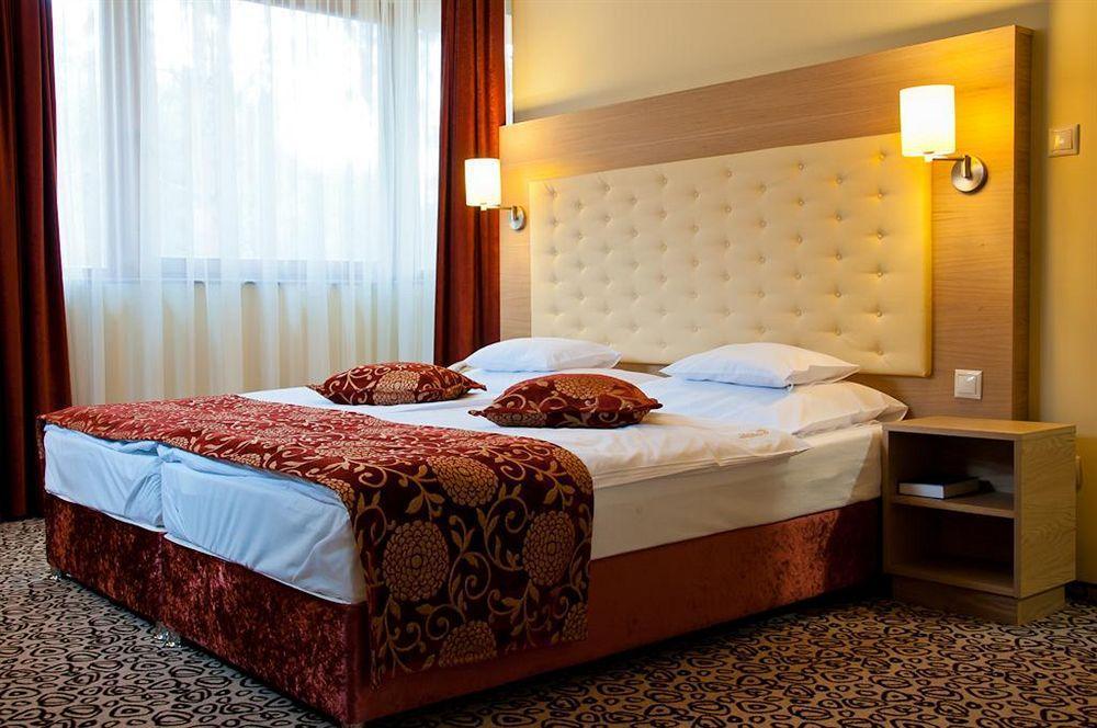 Erdospuszta Club Hotel Fenyves Debrecen Luaran gambar